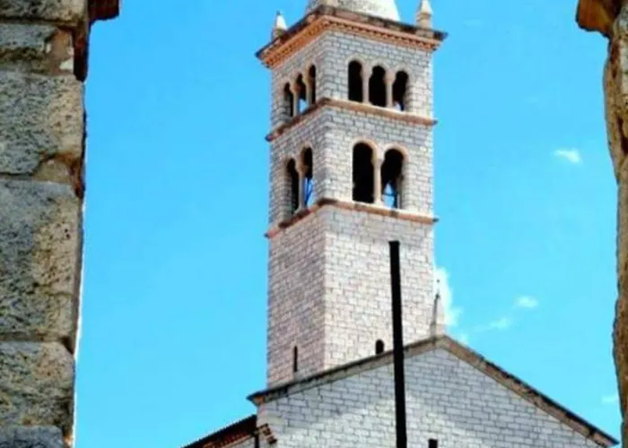 Santina Lejlighed Pula